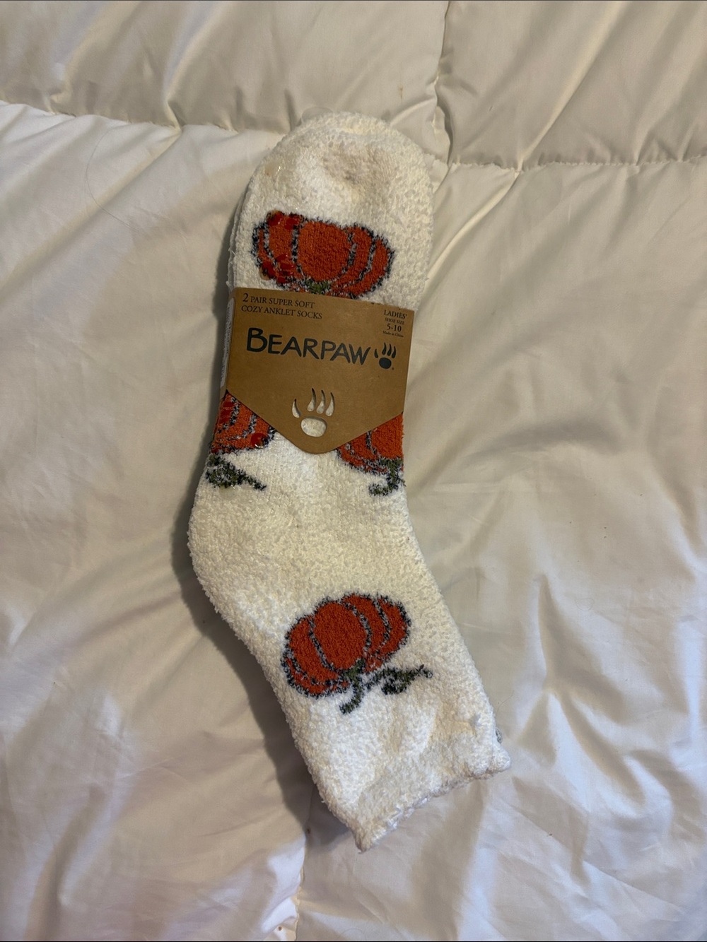BearPaw Cream Plush Ankle Socks with Orange Pumpkin Motif (2 pairs)